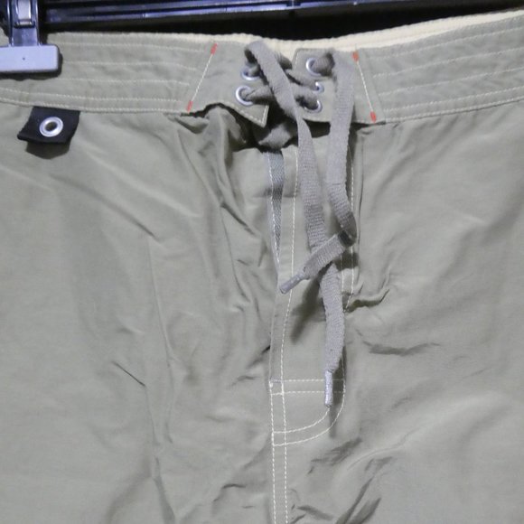 TOMMY HILFIGER | medium | Olive Green Cargo Shorts / Swim Shorts | NWOT - Picture 4 of 16